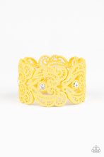 Load image into Gallery viewer, Vintage Romance - Yellow
